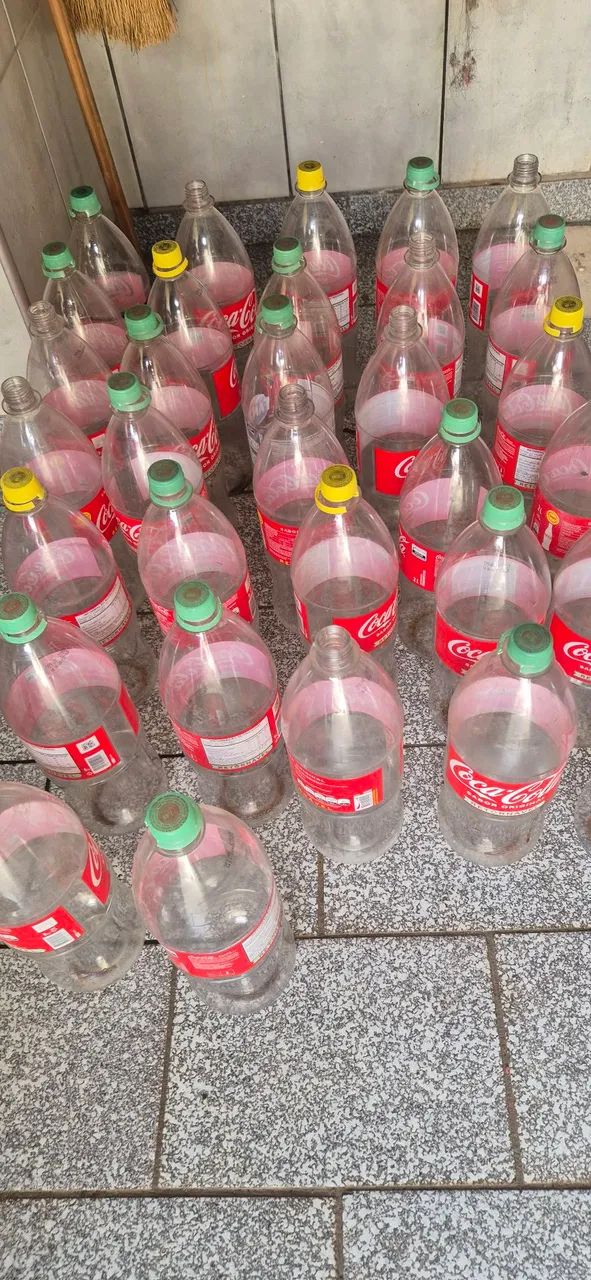 32 vazilhame de Coca 