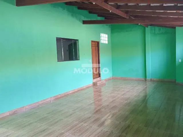 Casa para locação, bairro Santa Rosa com 3 quartos