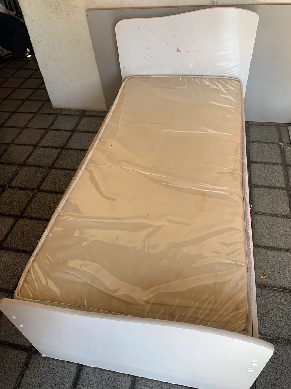 Cama infantil com colchão 