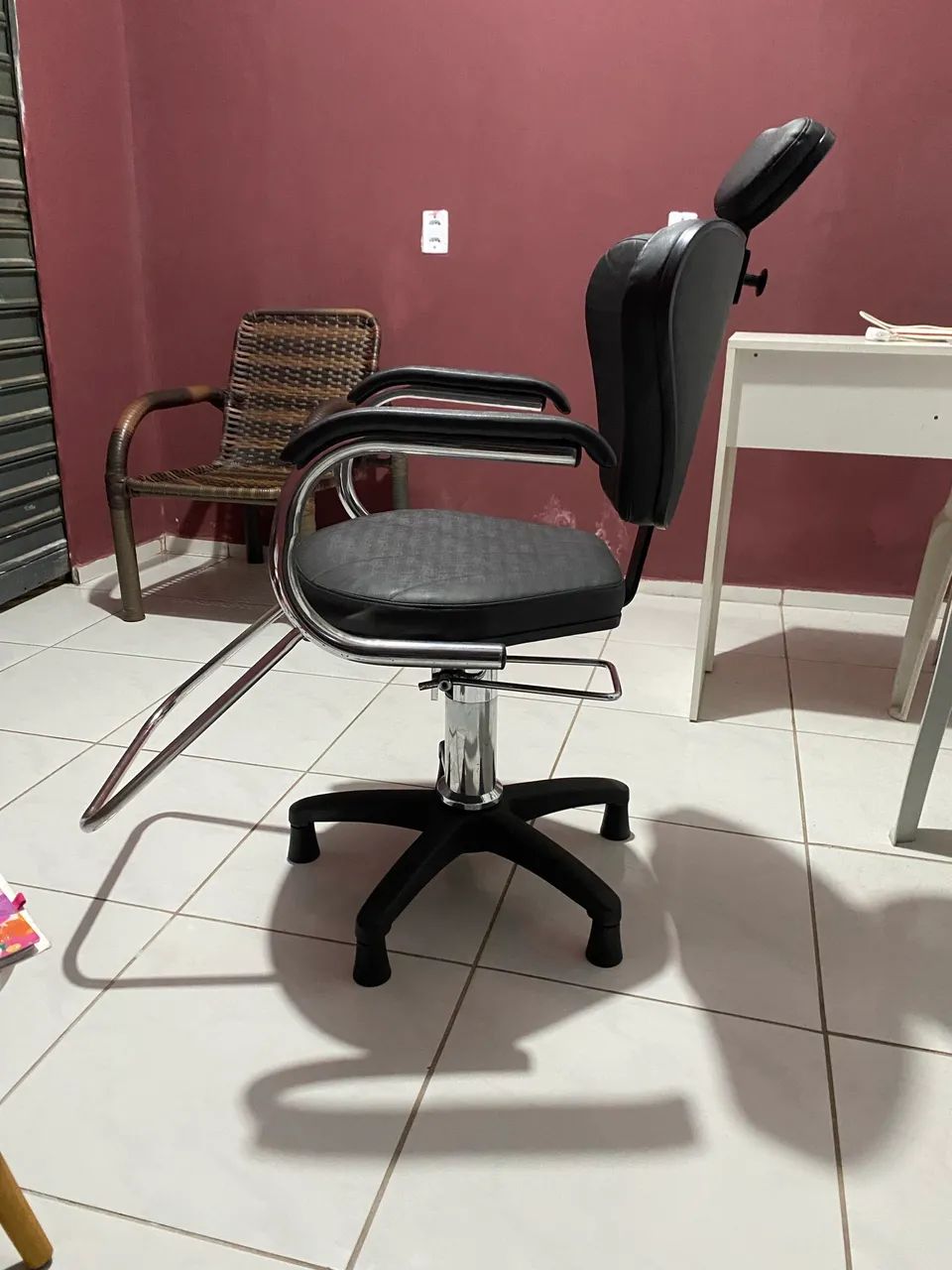 Vende cadeira de barbeiro  - Foto 2