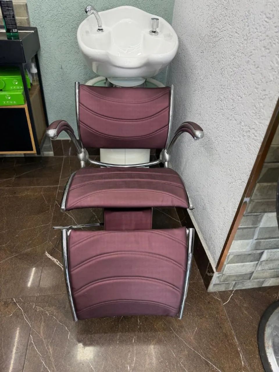 Salão  de cabeleireiro  vendo lavatório e cadeira de cabeleireiro marca Ferrante  - Foto 3