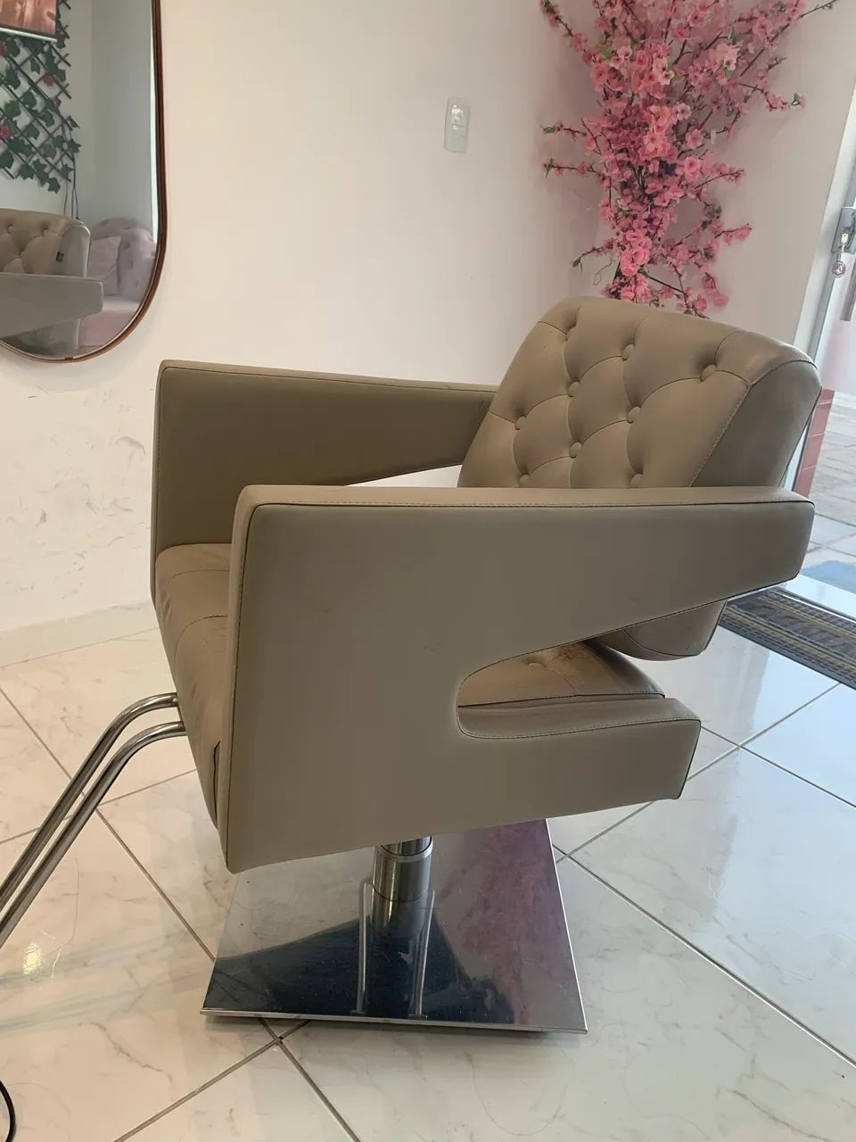 Cadeiras salão + lavatório  - Foto 5