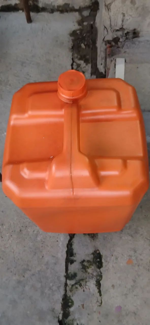 Baldes vazios de 20 litros 
