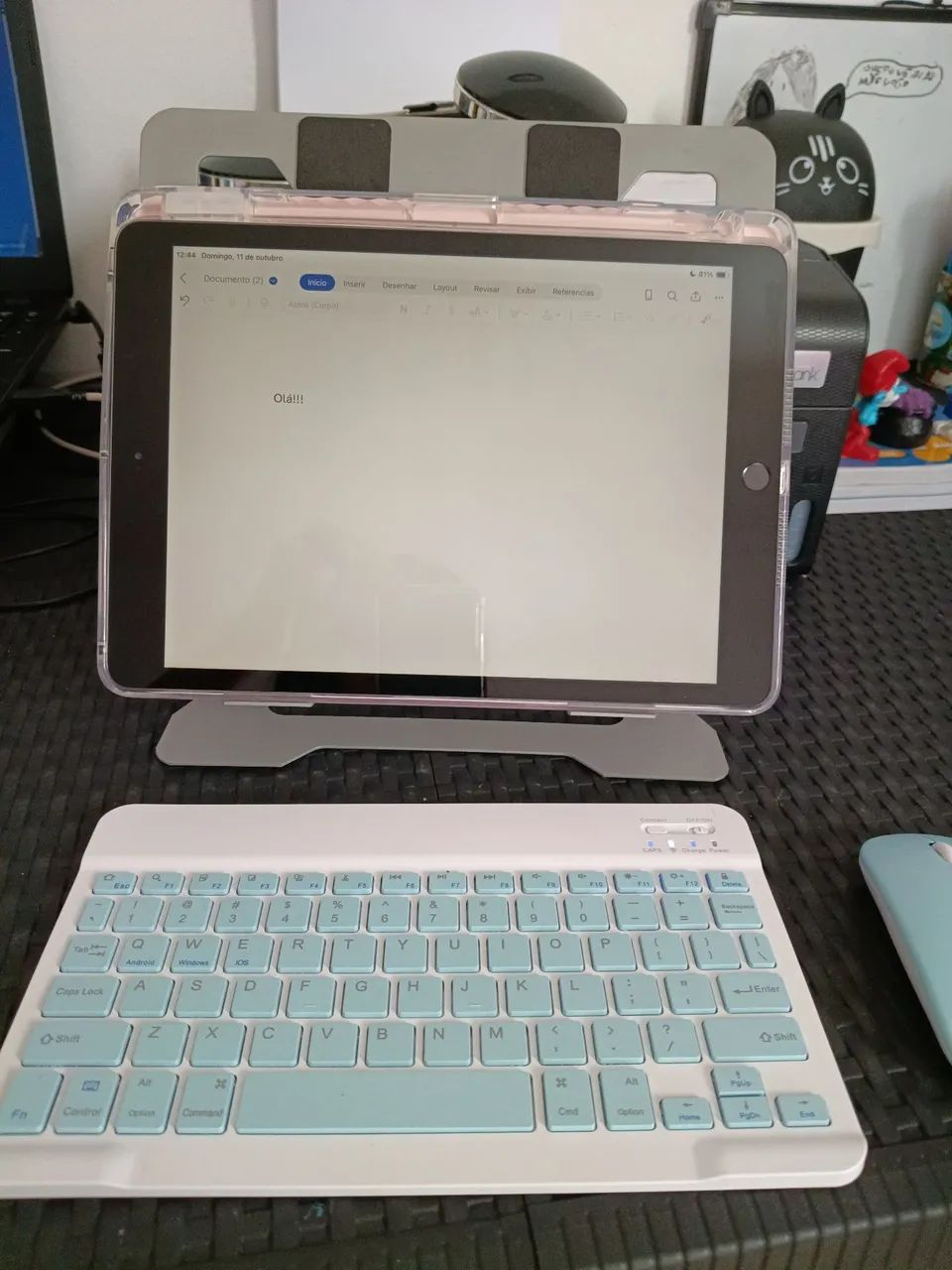 iPad 8ª Geração (10.2") + Kit Acessórios Teclado e Capa + Cabo + Suporte Ergonômico 