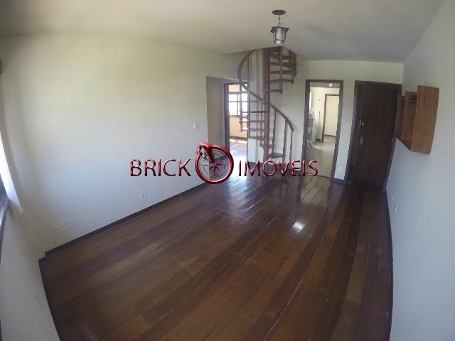 Ótimo apartamento duplex com 3 quartos sendo 1 suíte no alto.