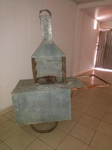 Vendo um carinho de espetinho
