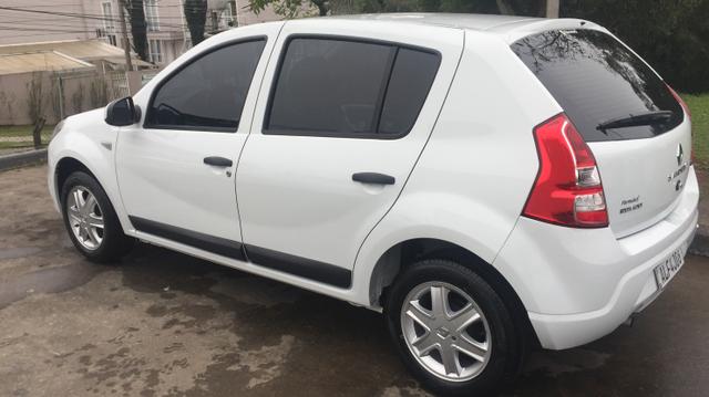 Sandero Expression 1.6 impecável