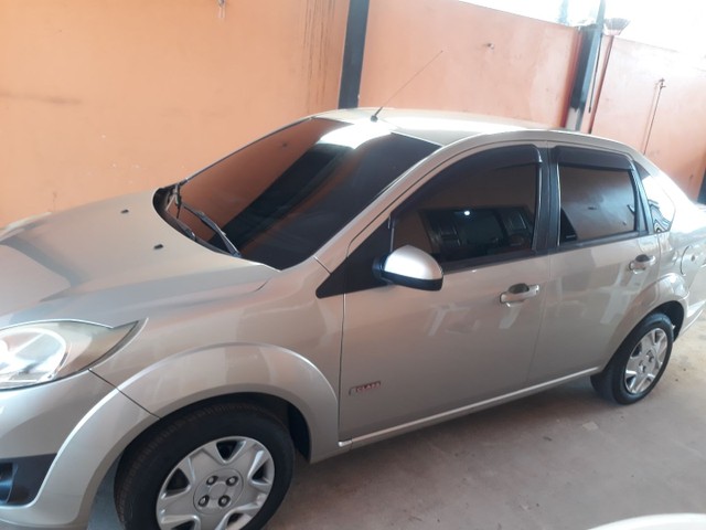 FORD FIESTA 1.6 CLASSIC COMPLETO SEDAN