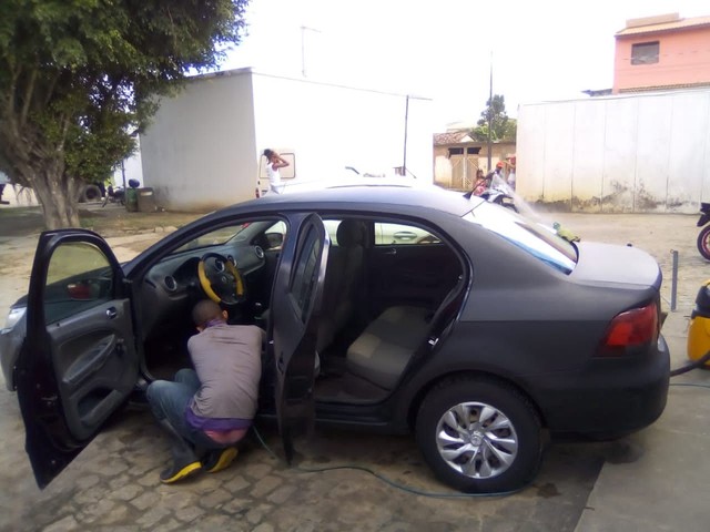 VENDO CARRO YOYAGE 2009/2010 COMPLETO