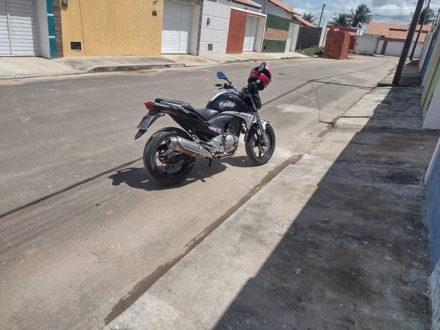 CBR 300 , MOTO TODA CERTINHA , VELA FINA , NO MEU NOME NO PONTO PARA TRANSFERIR