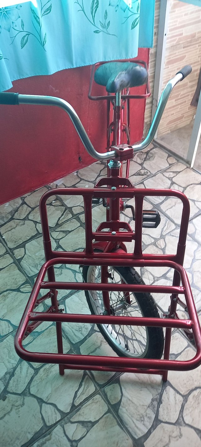 Bicicleta Cargueira pouco usada 950 reais retira na Enseada Pedreira