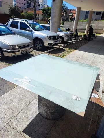 Tampo de mesa em vidro temperado laqueado. Nunca usado 
