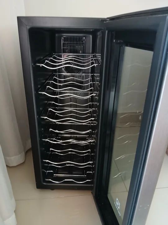 Adega climatizada Electrolux 12garrafas - Foto 3