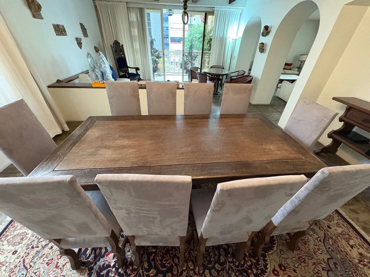 Mesa e 10 cadeiras