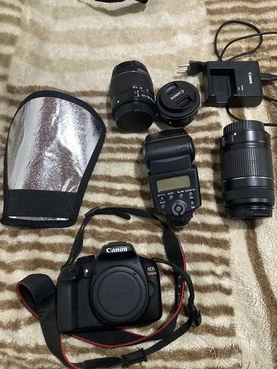 EOS Canon Rebel T6 Seminova + 3 lentes + Flash Canon Speedlite