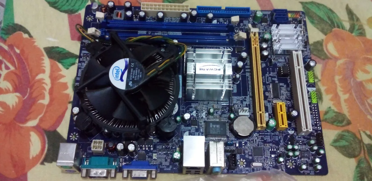 Placa mae pcware com precossador celeron
