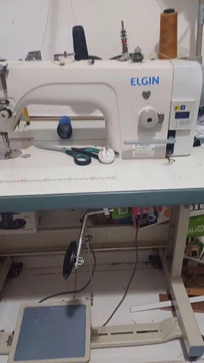 Máquina de costura direct drive semi-nova 
