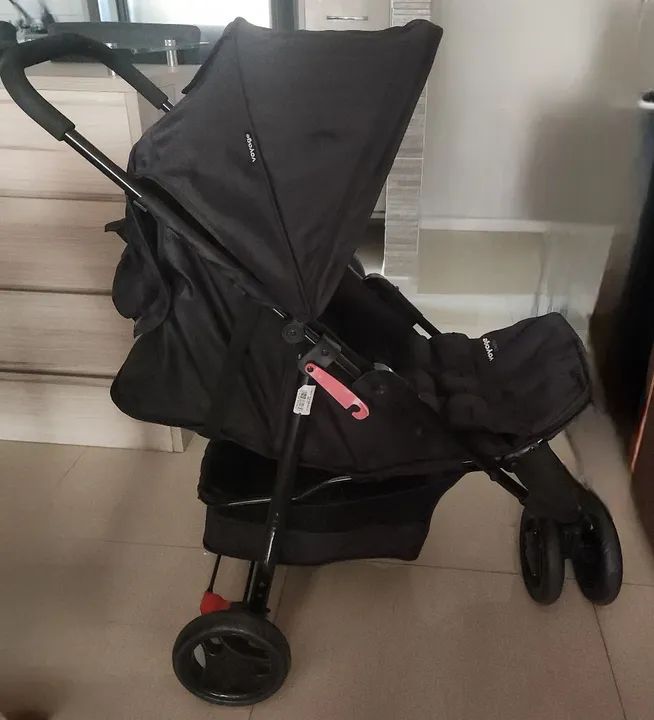 Carrinho de bebê seminovo