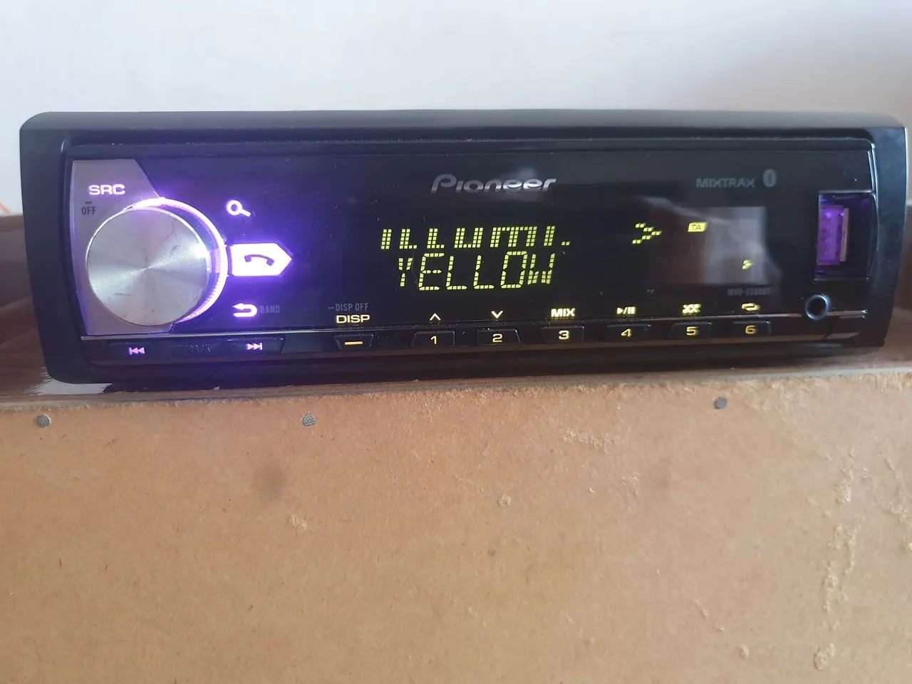 Som Automotivo Pioneer MVH588bt