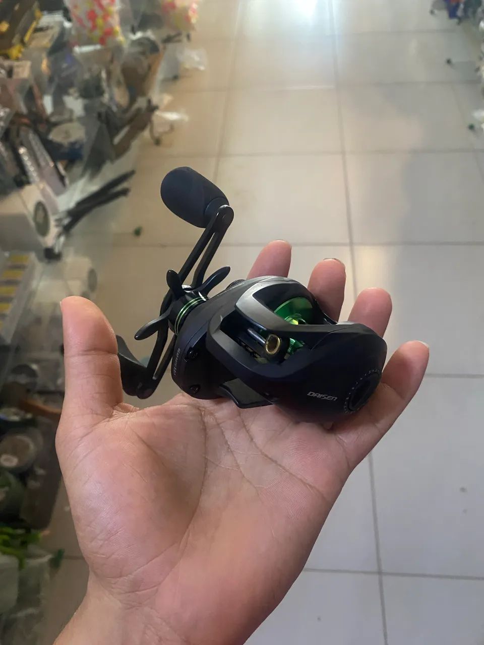 Carretilha daisen 8 rolamentos e uma linha 8 fios  - Foto 4