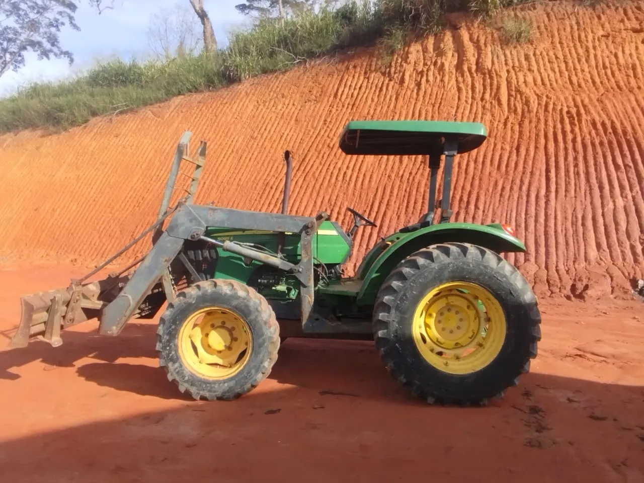 Vendo Trator John Deere 5085E 2013