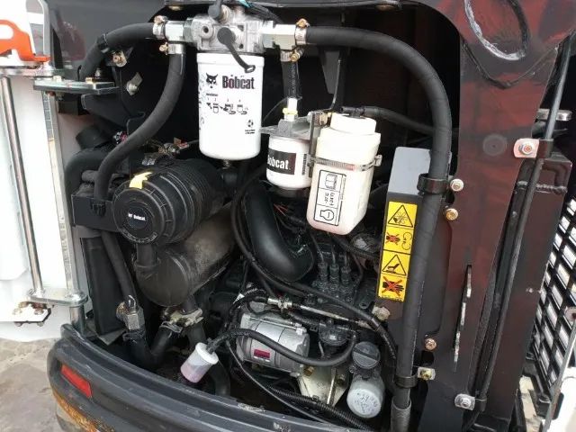 Mini Escavadeira Bobcat E19 ano 2019 - Foto 4