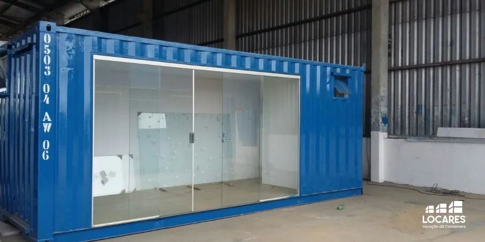 Container marítimo adaptado para loja