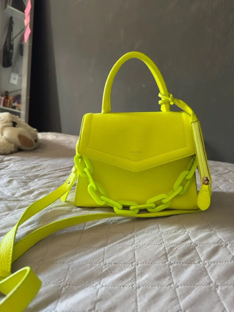 Bolsa Arezzo amarela - Foto 2