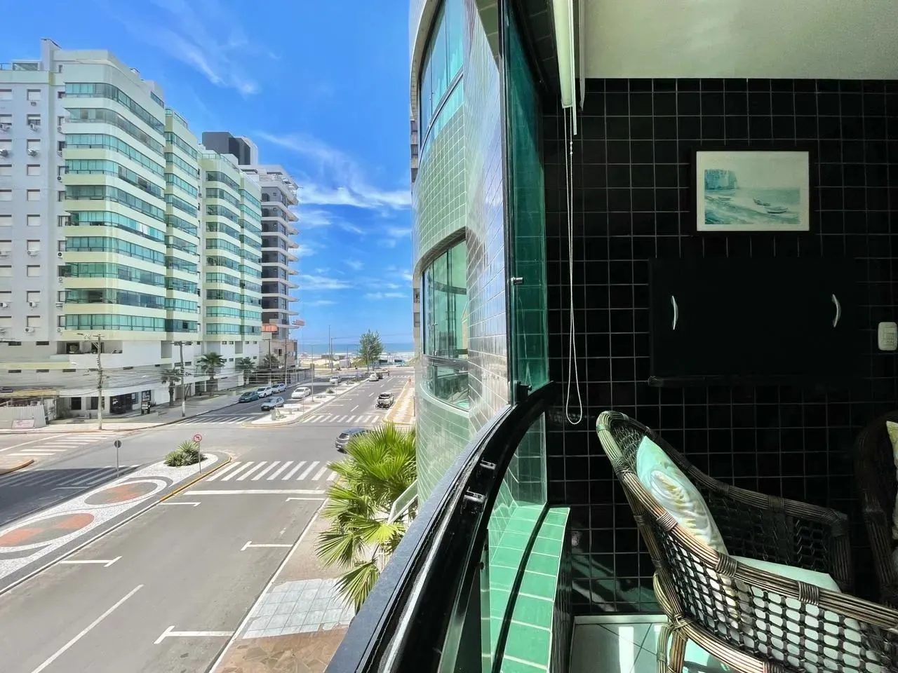 2 quartos com terraço de frente no bairro mais valorizado da cidade. Confira agora mais de