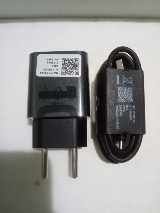 Carregador original turbo Motorola com cabo serve em qualquer celular
