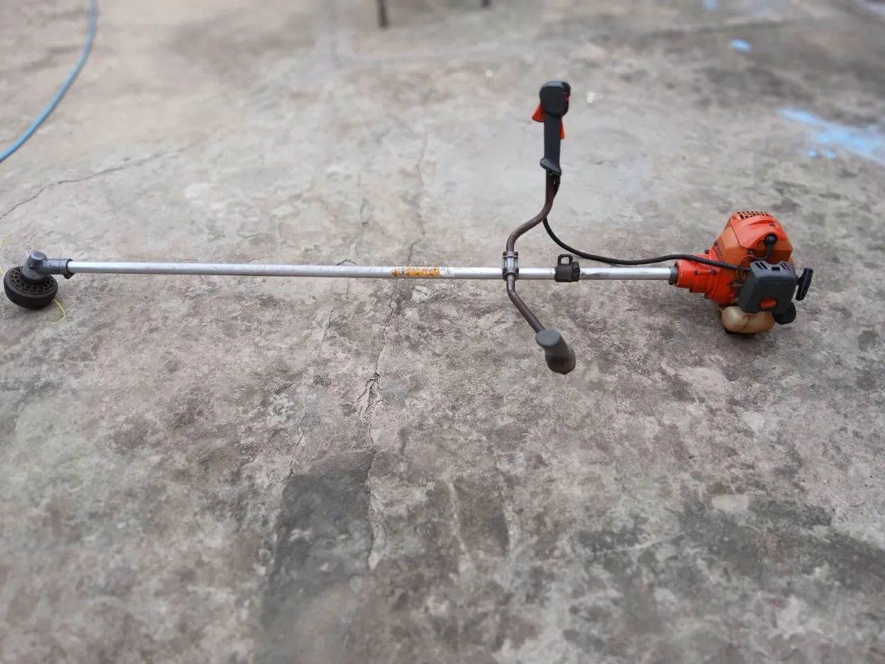 Máquina de cortar mato