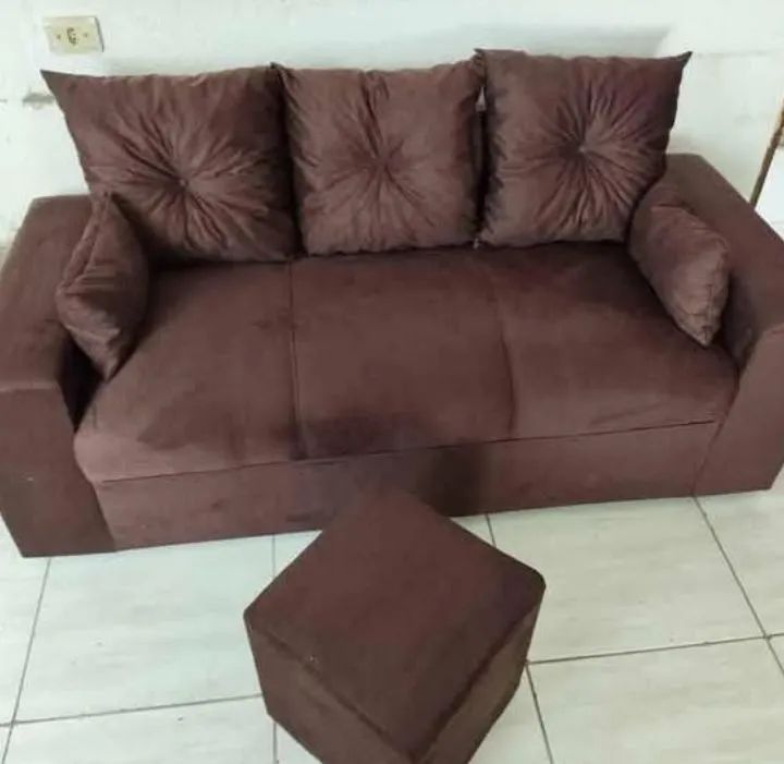 Sofa 3 lugares + 2 puffs  de fábrica 