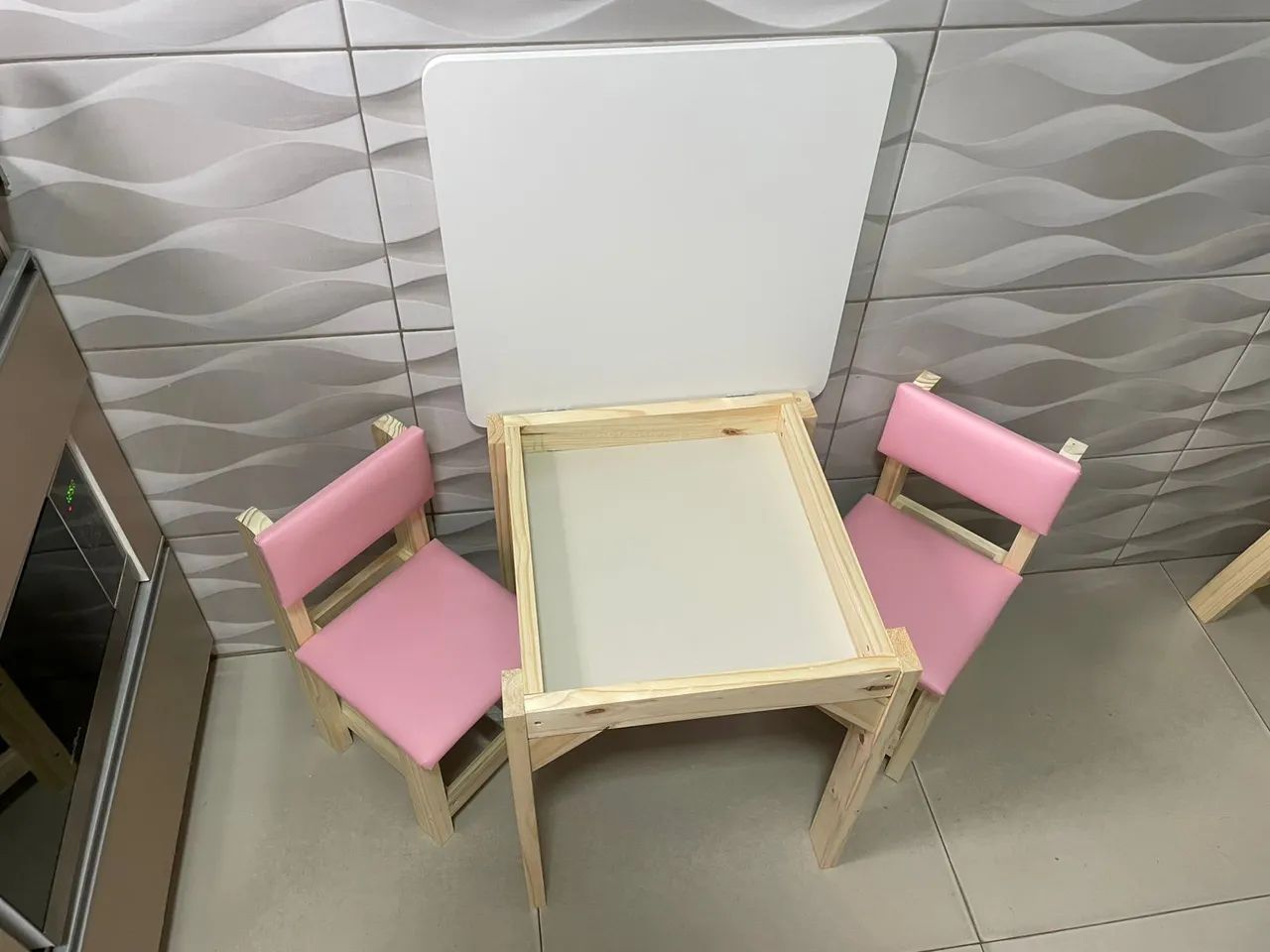 Mesa Infantil com 2 cadeiras