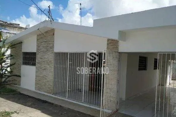 Casa à venda próximo ao Espaço Cultural e a Av. Epitácio Pessoa