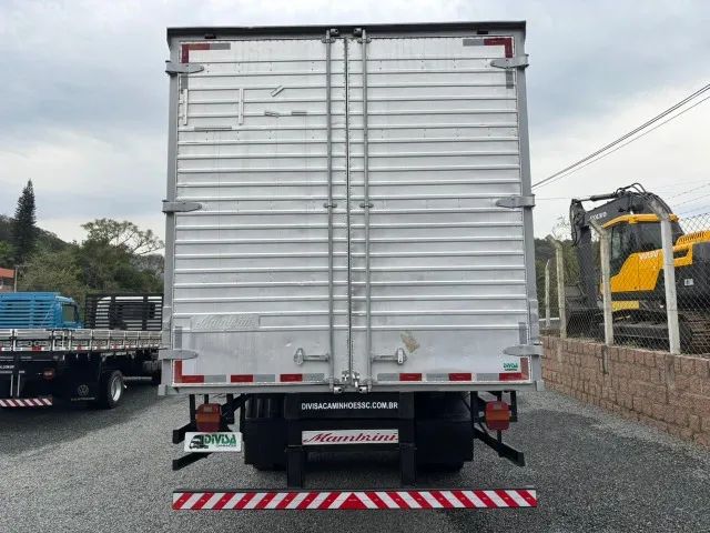 Volkswagen 15-180 Constellation com Baú 7 metros - Foto 11