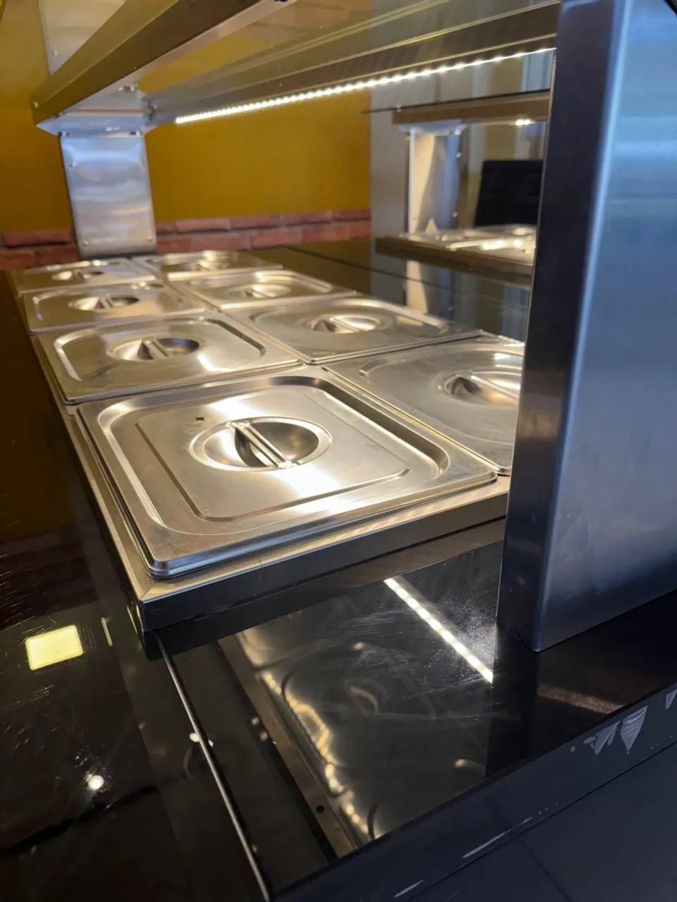 Buffet Quente e Frio Completo com cubas e tampas