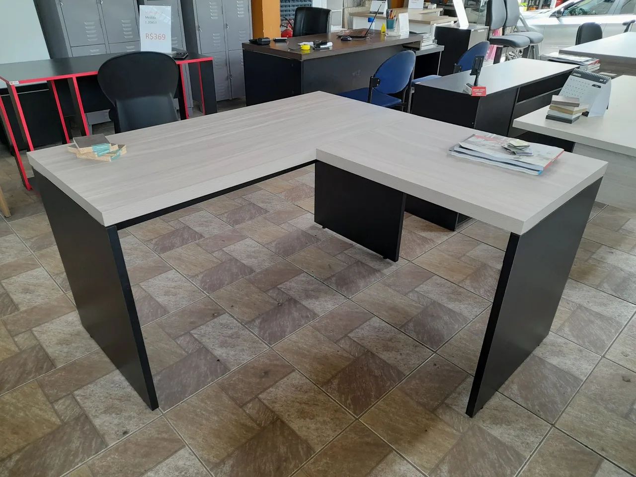 Mesa de canto em L - nova