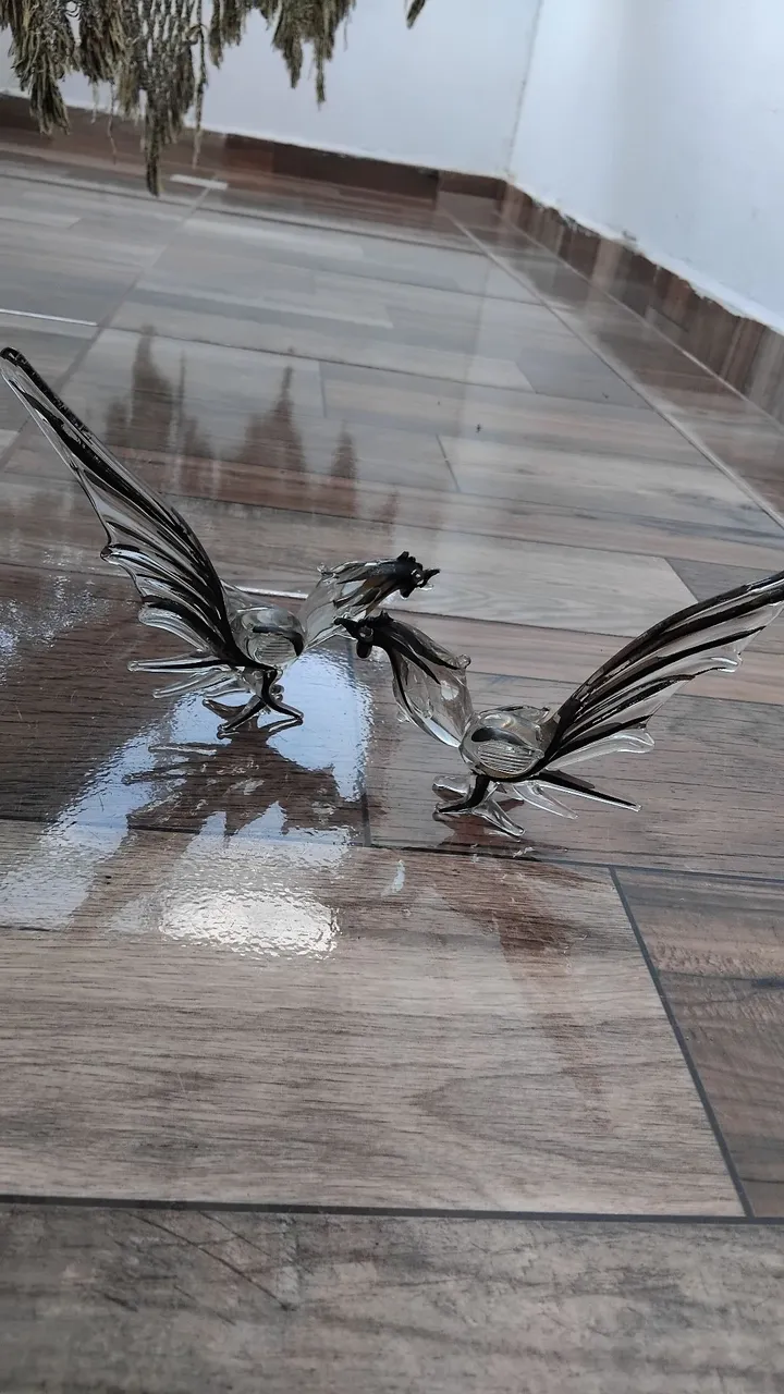 Esculturas de vidro de galo