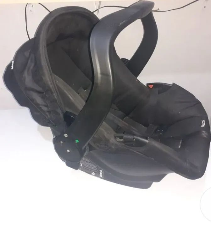Carrinho de bebê com bebe conforto cor preta - Foto 2