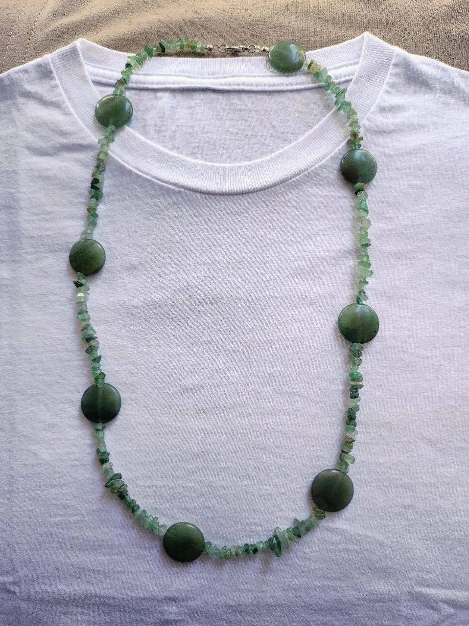 Colar de pedras naturais verdes