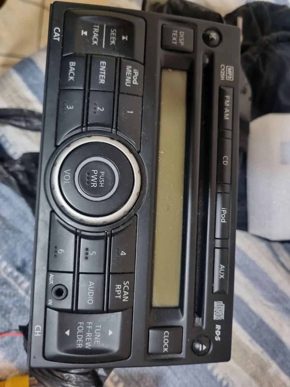 Central Multimídia Nissan com iPod e AUX