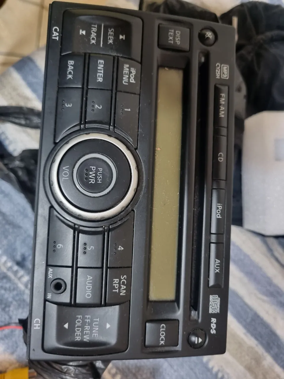Central Multimídia Nissan com iPod e AUX