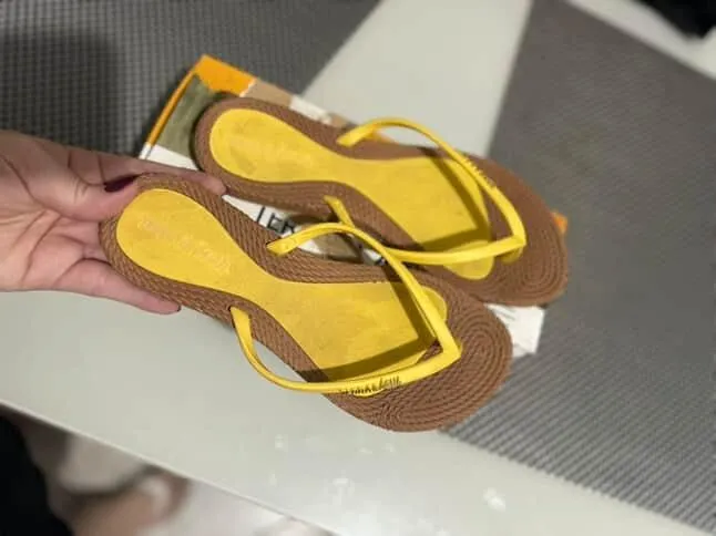 Sandália Havaianas Feminina Amarela