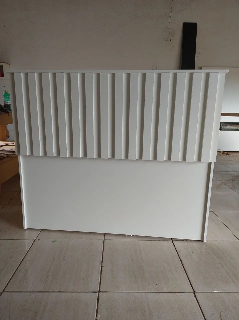 Balcão com detalhe ripado 100% mdf