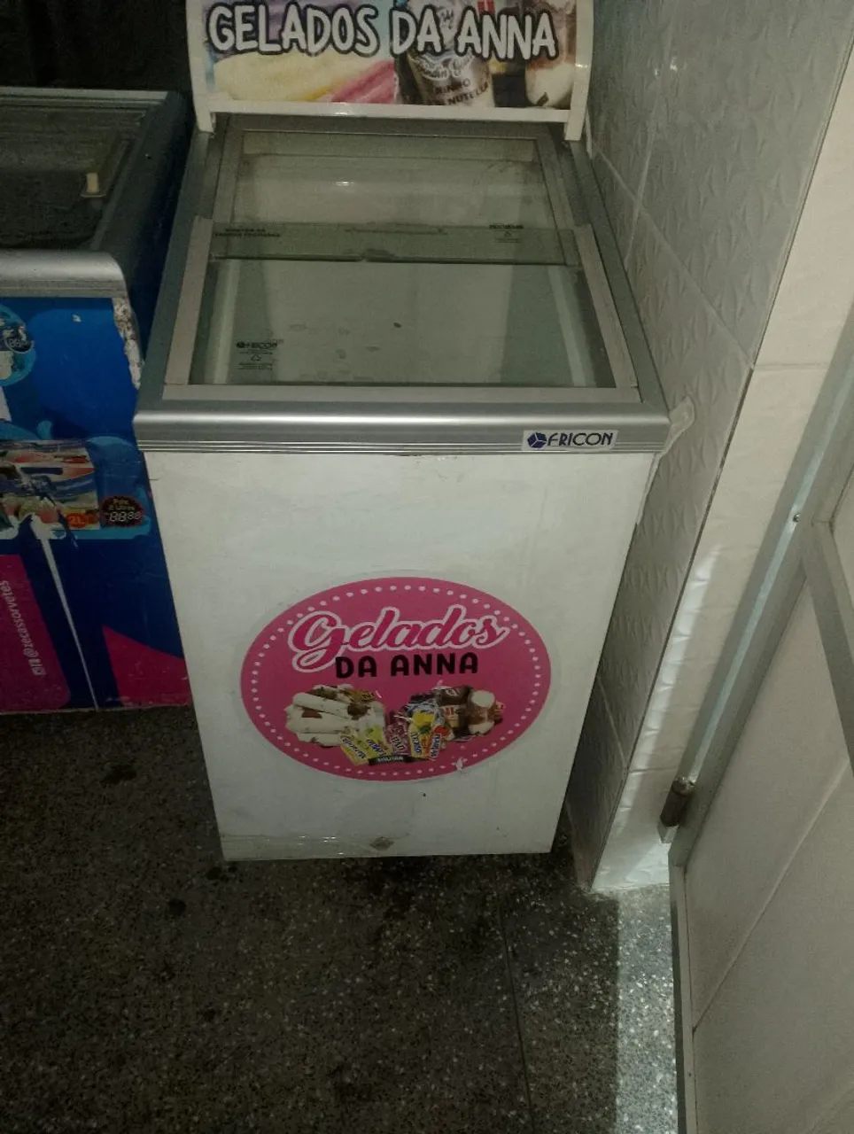 Freezer Expositor Gelados da Anna - Fricon