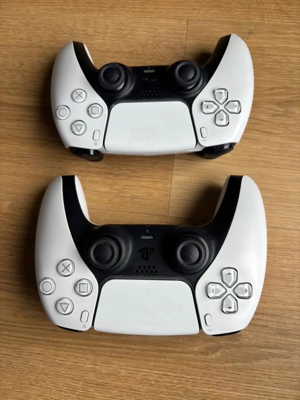 PlayStation 5 + 2 Controles DualSense + Base de Carregamento64300204654209124