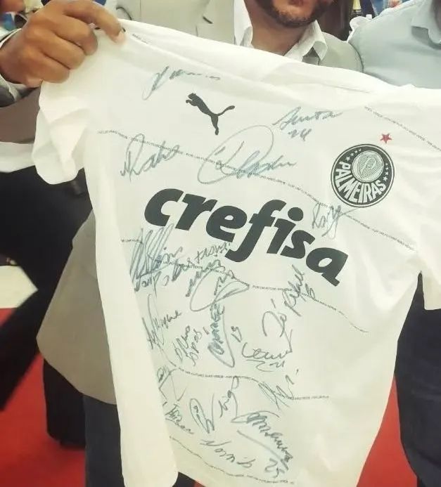 Camisa oficial autografada do Verdão