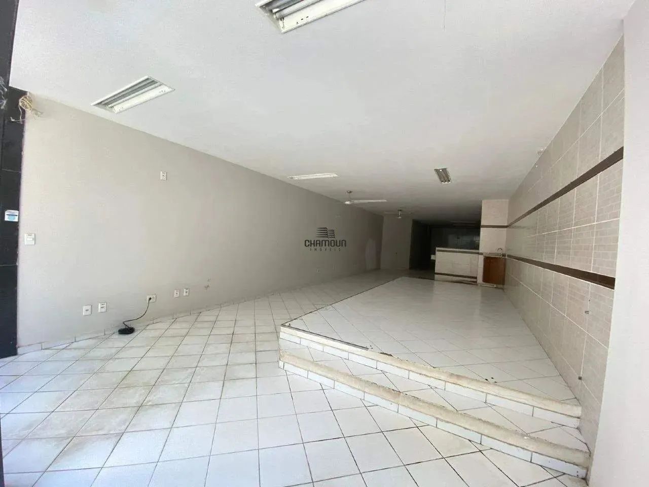 Loja com 220 M² em excelente localização no Centro de Guarapari. - Foto 2