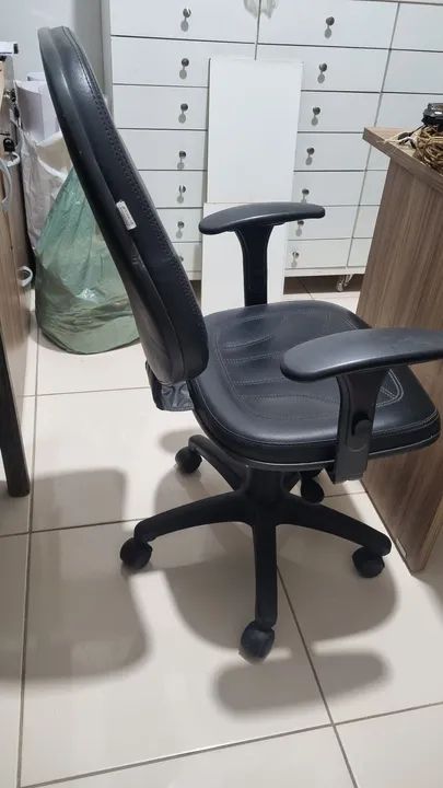 Cadeira de Escritório Giratória com Rodinhas - Foto 3