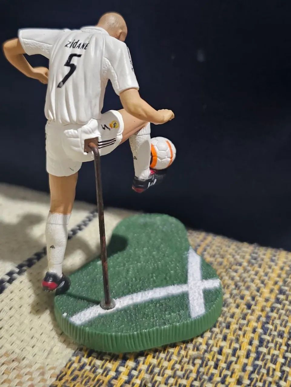 COLEÇÃO JOGADORES FT CHAMPIONS "LOS GALÁCTICOS" REAL MADRI ZIDANE ITEM RARO COLECIONADOR - Foto 2